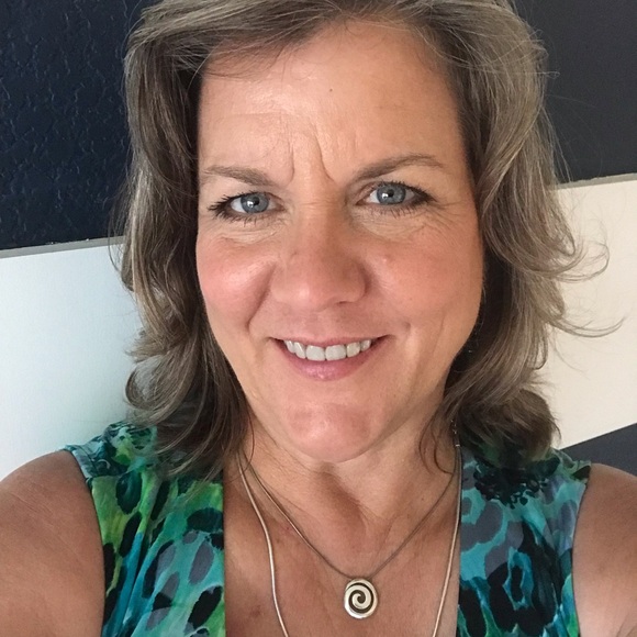 Meet your Posher, Janice - Picture 2 of 2